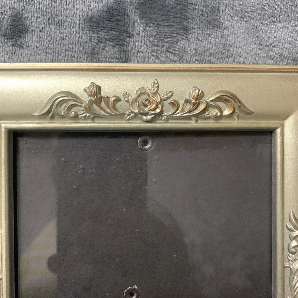 Victorian Style Picture Frame 4.5x6.5 in Ornate Rose Scroll Champagne Gold EUC